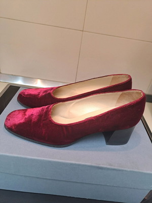 Velvet pumps used, size 38, burgundy color