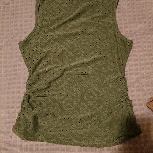 Set of two tops new, pink and green, with elastic hem
