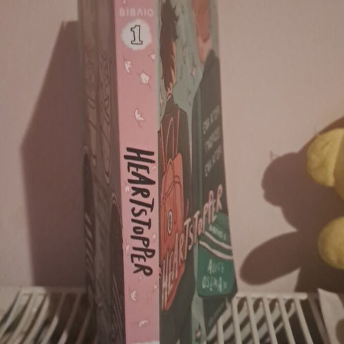 Heartstopper book volume 1 like new, Greek edition