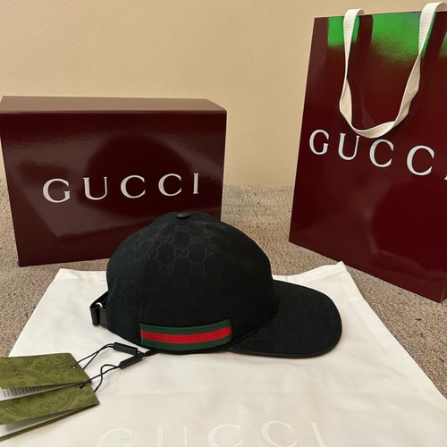 Gucci cap authentic like new size M