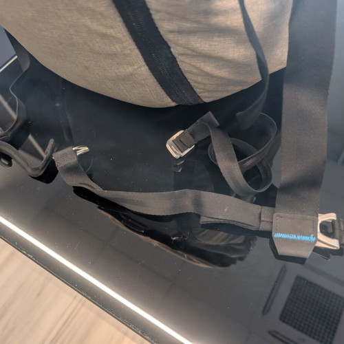 Peak Design Everyday Backpack 20L ash used with leather elements