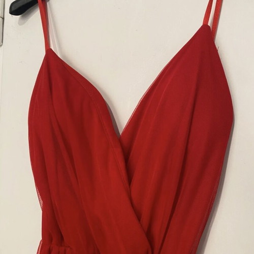 Red dress new, adjustable straps, tulle overlay, fits up to large