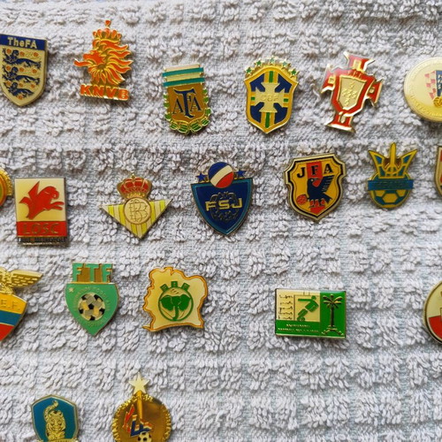 Collectible football federation pins like new, set of 36