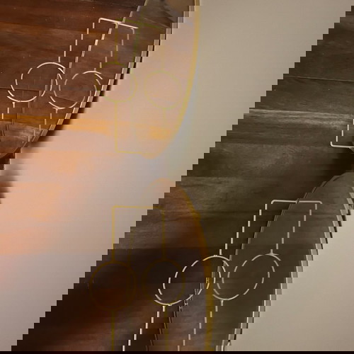 Επιτοίχιοι καθρέφτες μεταχειρισμένοι, σετ 2, χρυσοί με θέση για γλαστράκι