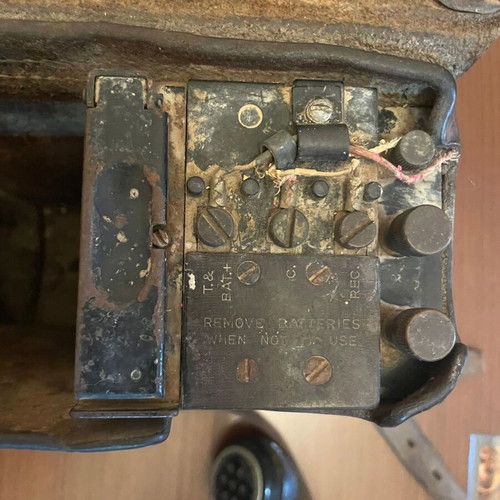Signal Corps U.S. Army Field Telephone EE-8-B used, collectible