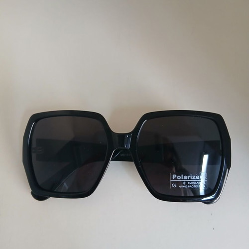 Women’s sunglasses new with polarize lenses, black