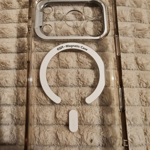 Iphone 17 Pro ESR case with stand like new, wireless charging
