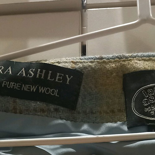 Laura Ashley wool skirt like new, size L