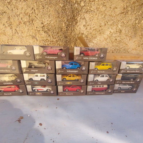 Toy cars set of 18 with books, scale 1/60 Super 9