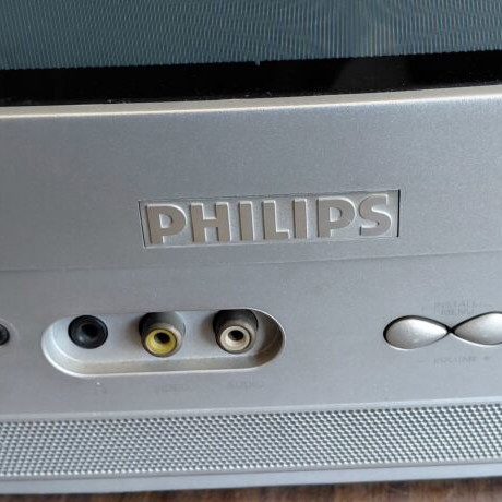 Philips TV 22' like new with remote control