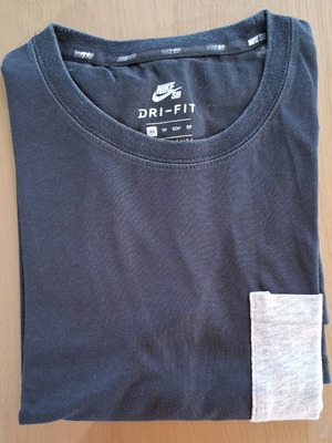 Nike sports shirt black like new size XS