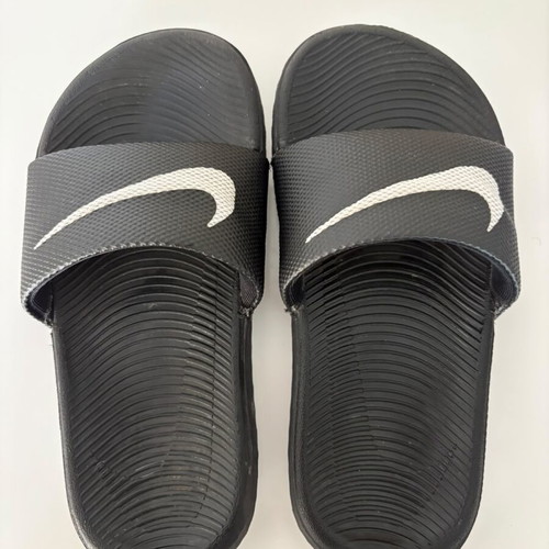 Nike kids' sandals size 28 like new, black and white