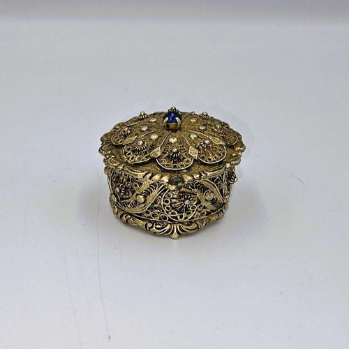 Gianniotiko decorated jewelry box used with handmade silver filigree
