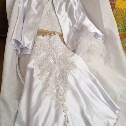 Wedding dress used with bodysuit, sarpa, veil and skirts in tulle, cashmere, lace
