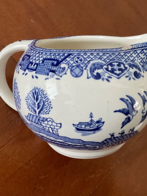 Γαλατιέρα Blue Willow Staffordshire σαν καινούργια με μικρό τσάκισμα