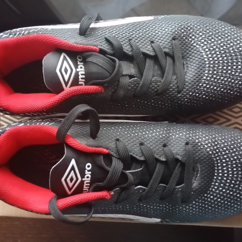Umbro Aurora 2 No36 football shoes like new, kids
