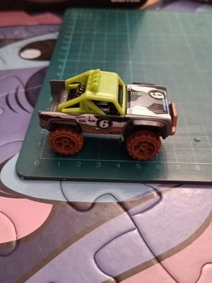 Hot Wheels Custom Ford Bronco Off Road Trucks 2019 like new
