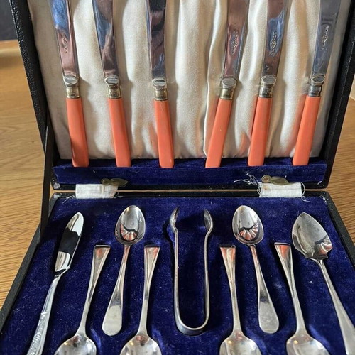 E.P.N.S. vintage silver-plated spoon and knife set new, Victorian style, 1932