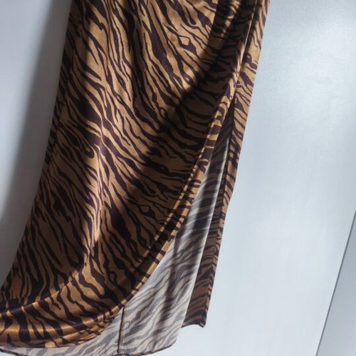 Stradivarius skirt size 36 like new, multicolor