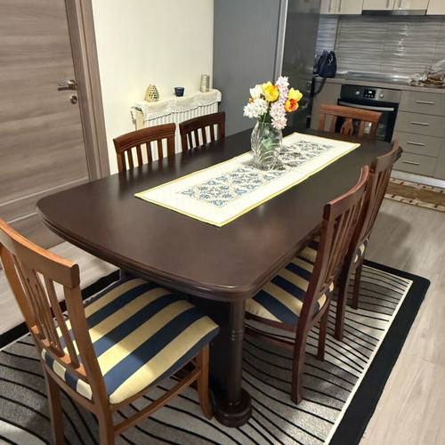 Wooden dining set like new with 6 chairs