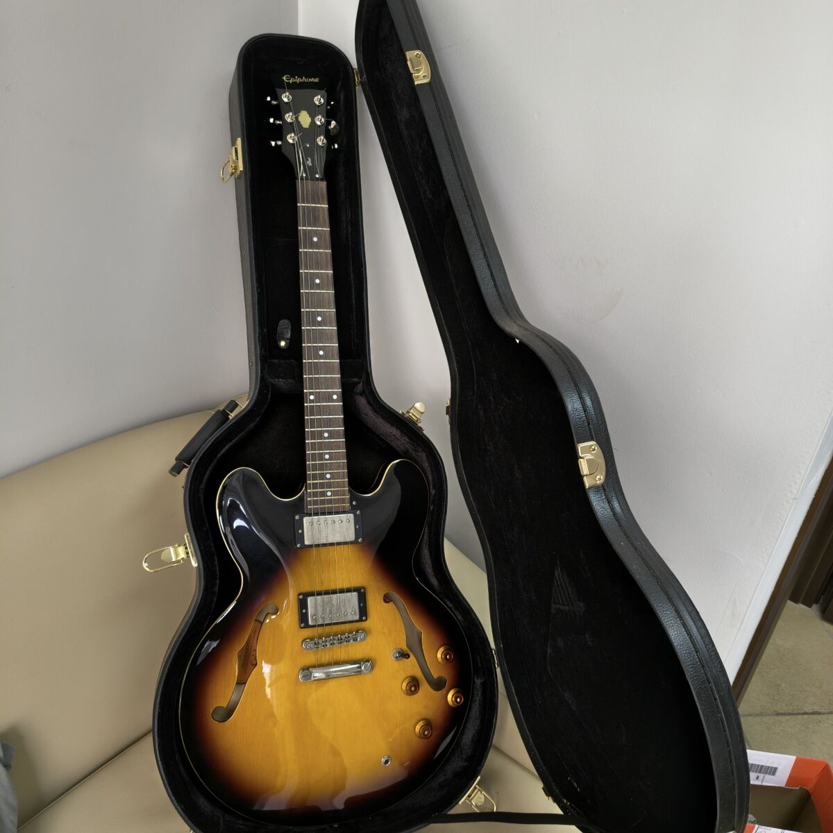 Epiphone Dot VS electric guitar,… - € 350,00 - Vendora.cy
