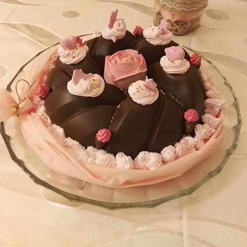 Faux chocolate bundt cake decoration, new