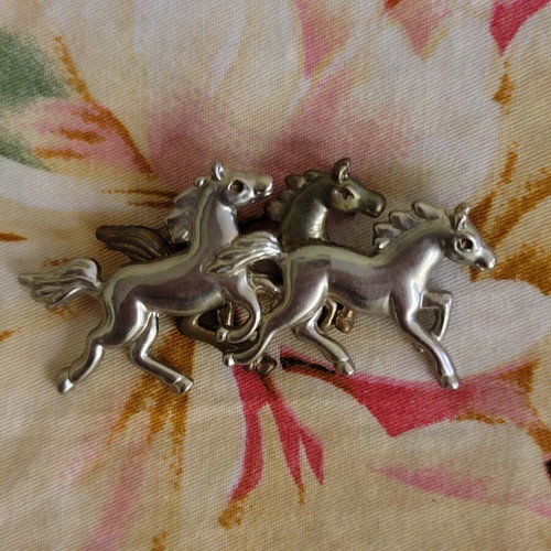Metal horse brooch