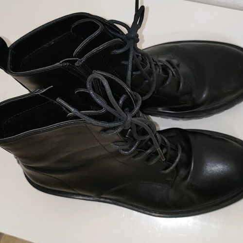 Only women's boots size 38 like new, black