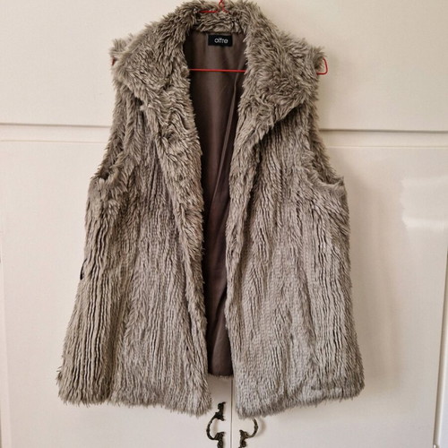 Oltre gray sleeveless fur vest medium-large like new