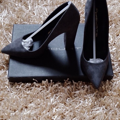 Mourtzi suede pumps like new, size 38, gray