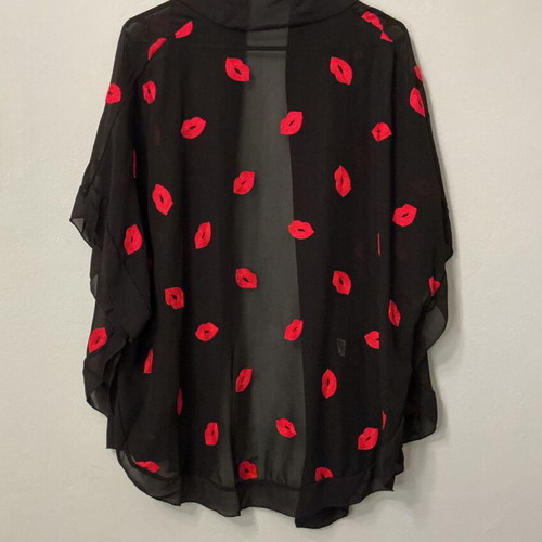Kimono with Lips One Size like new, black, airy fit