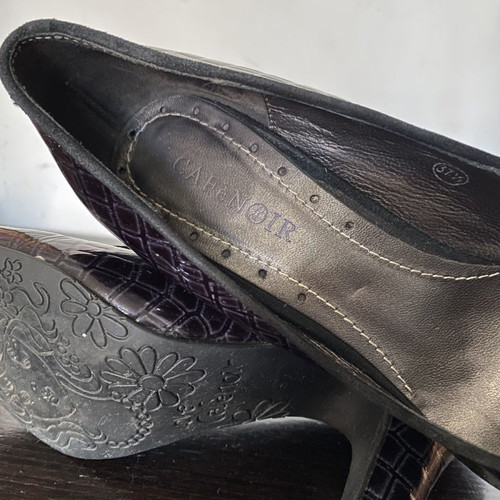 CaFeNoir black patent leather pumps used with croco pattern, size 37.5