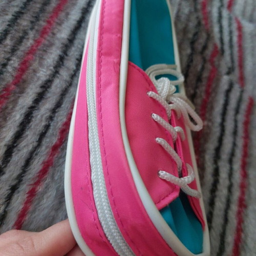 Pencil case in shoe shape like new with zipper