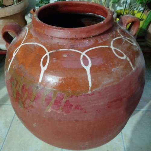 Large old clay jar used, 82 cm height, 1.45 m waist circumference
