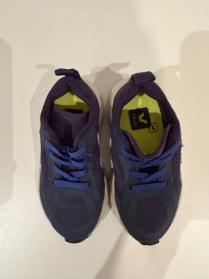 Veja παιδικά sneakers σαν καινούργιο, νούμερα 23,5-24, μπλε