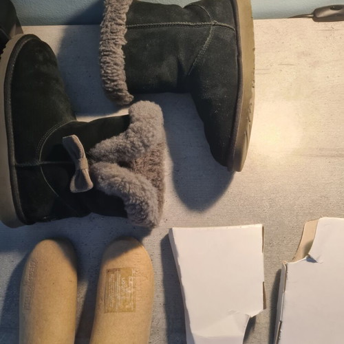 Ugg Australia Kourtney Short Boot black suede grey fur size 36 used