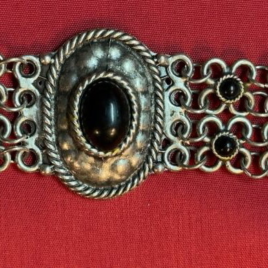 Vintage bracelet with black stone and filigree technique like new