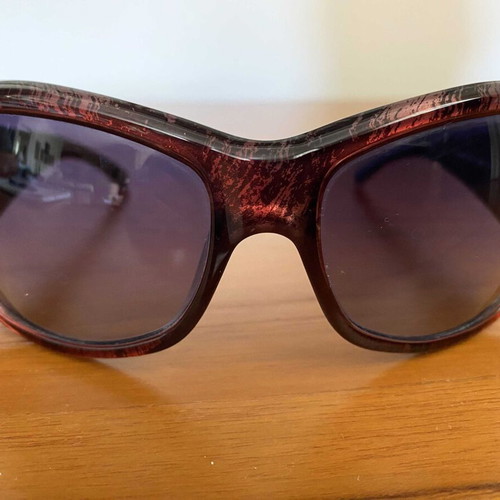 Authentic women's sunglasses Vogue with their case