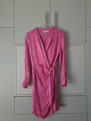 Toi&Moi wrap dress size M like new, pink