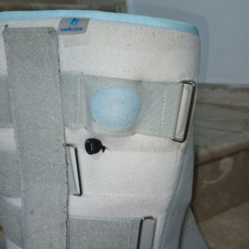 Foot splint with air chamber