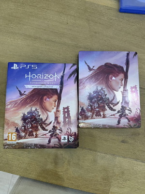 Horizon PS5 Collector Edition used, steelbook with two CDs