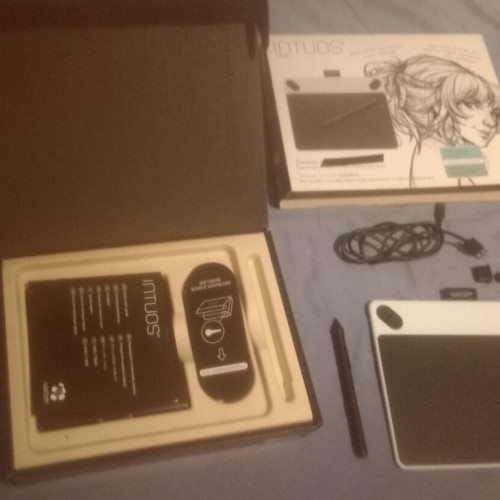 Wacom Intuos Draw Tablet like new with stylus, suitable for visual arts