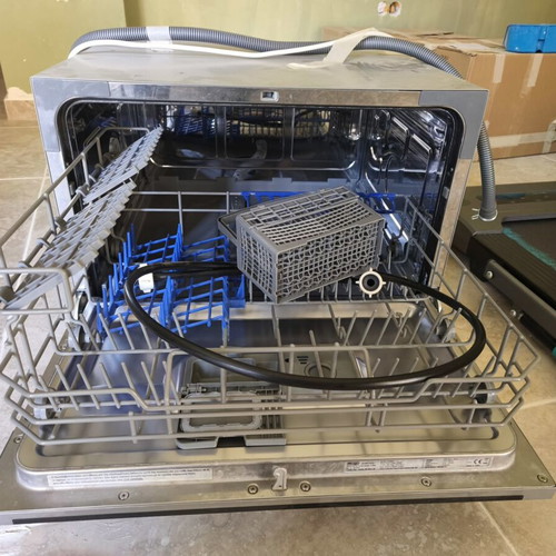 De'Longhi DDWTTS20 Inox countertop dishwasher like new, 6 place settings