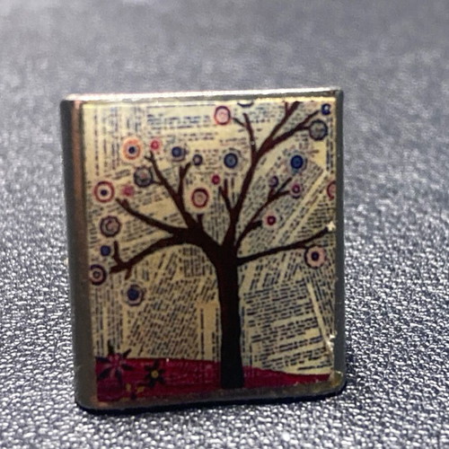Ring with liquid glass tree design like new, multicolor