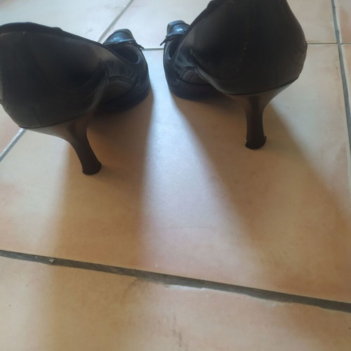 Logan black pumps size 39 used with minor defects