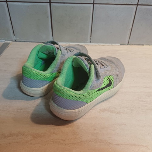 Nike kids' athletic shoes like new, gray and green, size 26