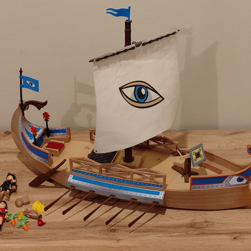 Playmobil ship used, good condition with minor missing parts