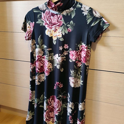 Blouse dress with slight turtleneck, short sleeves, airy, size L, like new