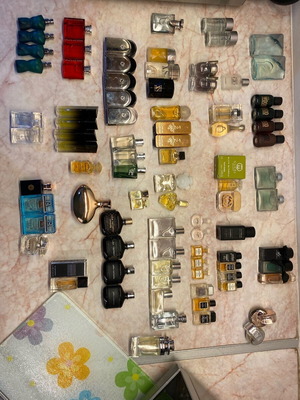 Perfume miniatures like new, all full, 610 pieces