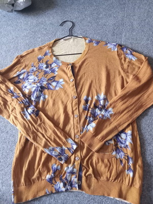 Cardigan with floral design like new, size M